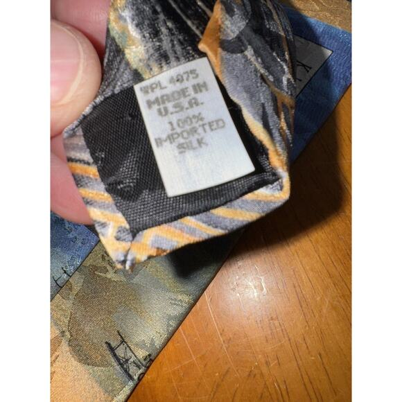 Vintage 1992 King Kong 100% Silk Necktie Directions RKO Pictures - Picture 3 of 5